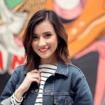 long-layered-bob-messy-layered-bob-natasha-estelle-532x355